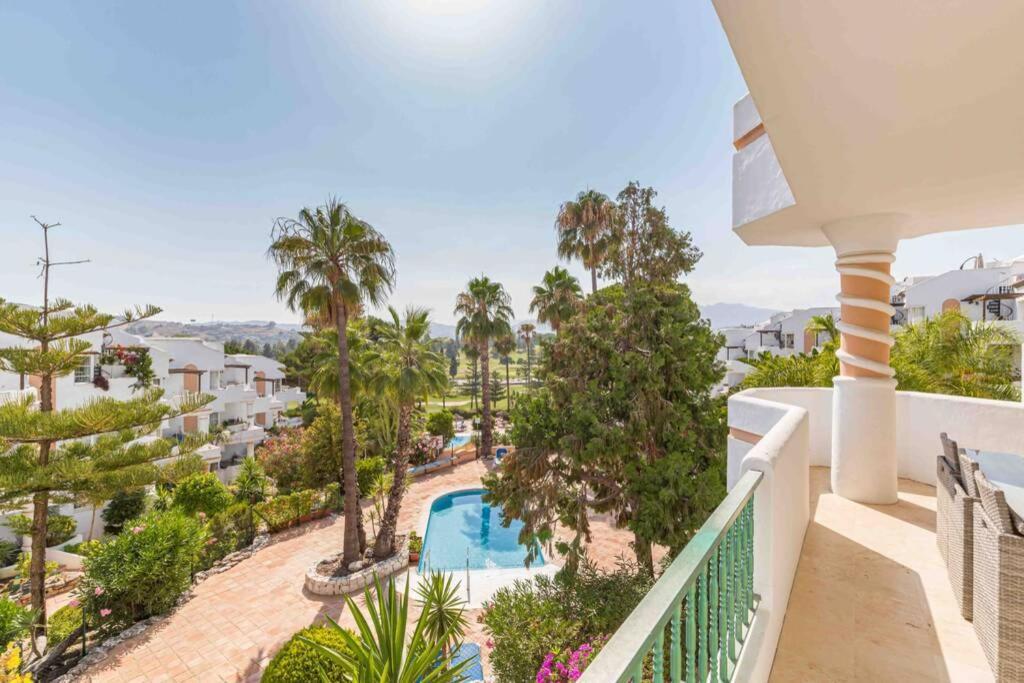 Stylish One Bed Apartment At Matchroom Country Club Fuengirola Exteriör bild
