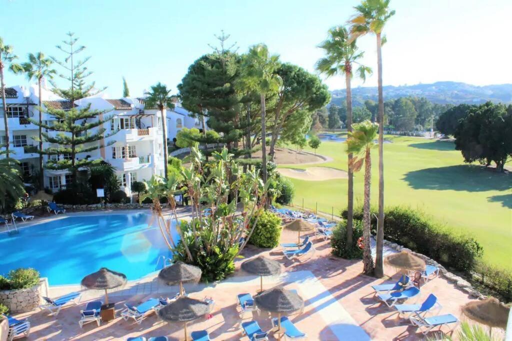 Stylish One Bed Apartment At Matchroom Country Club Fuengirola Exteriör bild