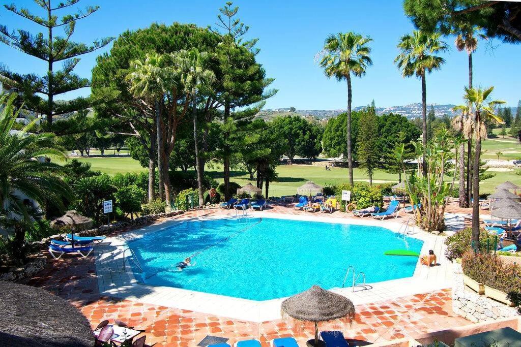 Stylish One Bed Apartment At Matchroom Country Club Fuengirola Exteriör bild